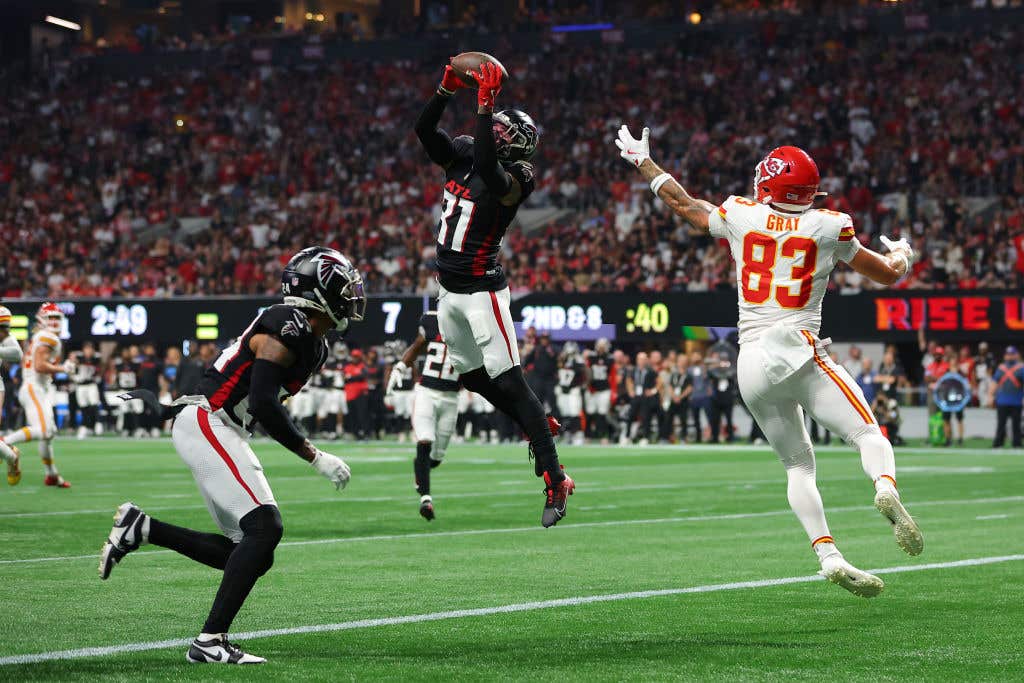 ATLANTA, GEORGIA: Justin Simmons #31 of the Atlanta Falcons intercepts a pass intended for Noah Gray #83 of the Kansas City Chiefs during the first quarter at Mercedes-Benz Stadium on September 22, 2024 in Atlanta, Georgia.