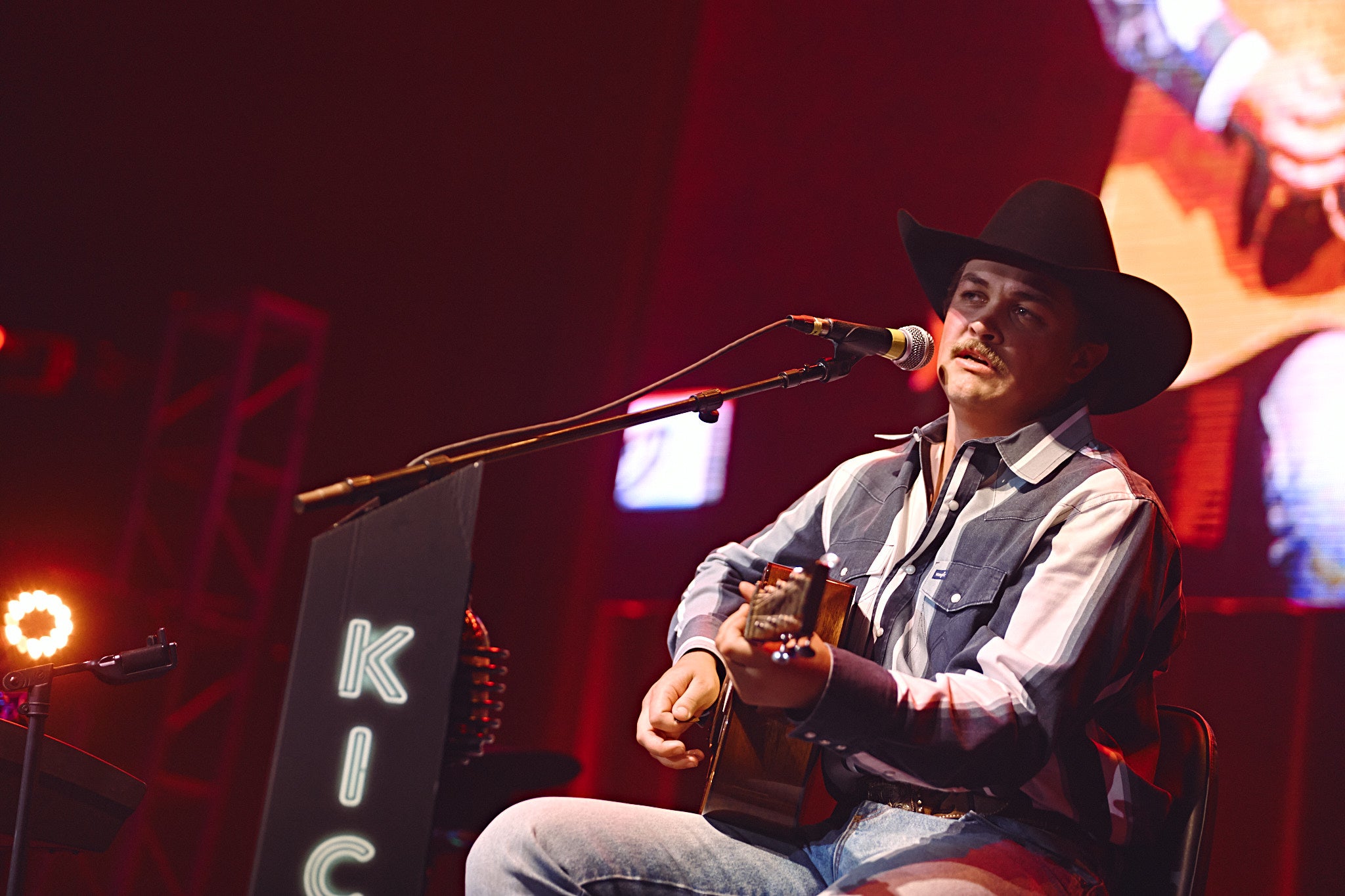 Zach Top sings his '90s-inspired style of crooning country at the 2024 Guitar Pull Concert.