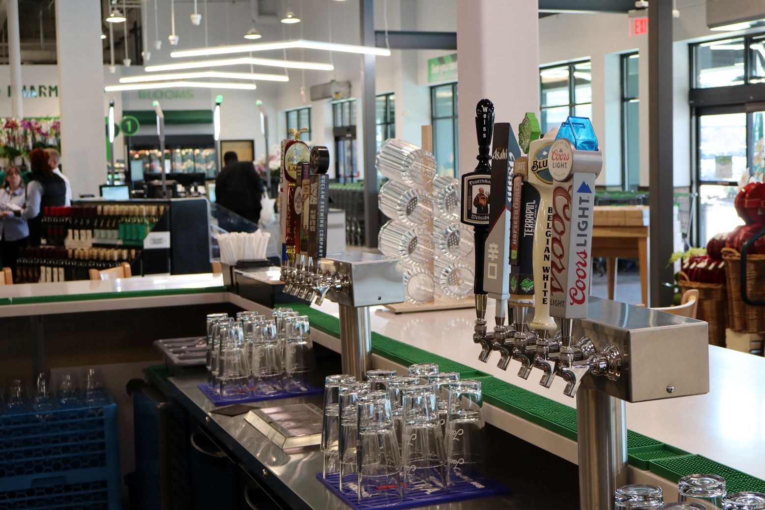 Customers at FreshTake will be able to belly up to a bar where ten beers on tap and wine are available.